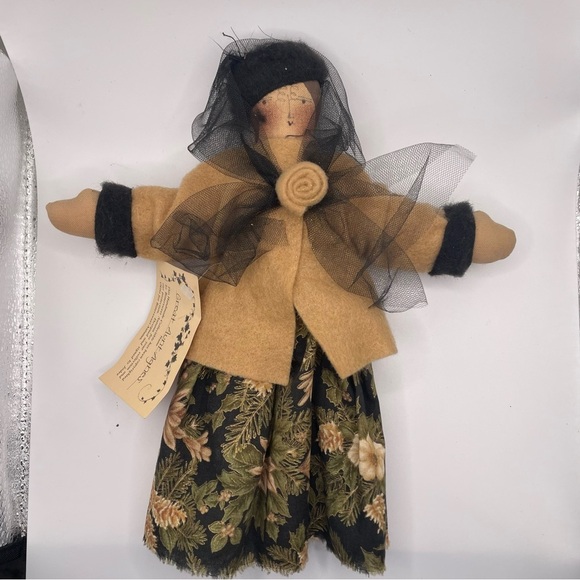 Vintage handmade collectible Bittersweet Autumn Aunt Agnes Doll. Cloth. Signed - Picture 2 of 11